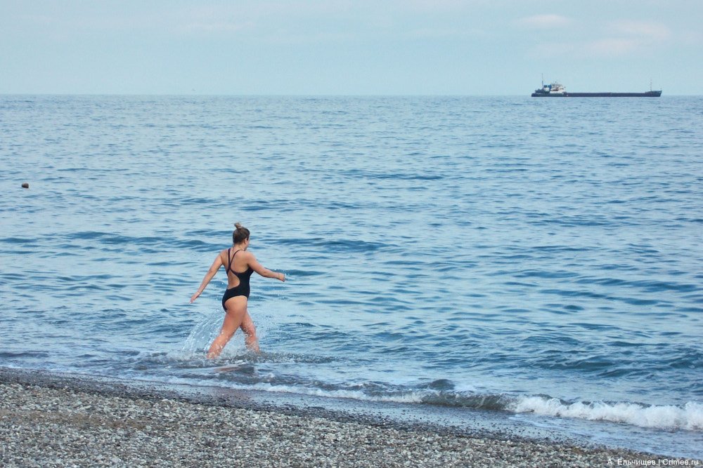 crimee_ru's tweet photo. #Крым. #Алушта сегодня. Температура моря +8, но народ купается.
#Crimea. #Alushta today. #Crimée. #Alouchta aujourd'hui. https://t.co/x8lnGN2F68