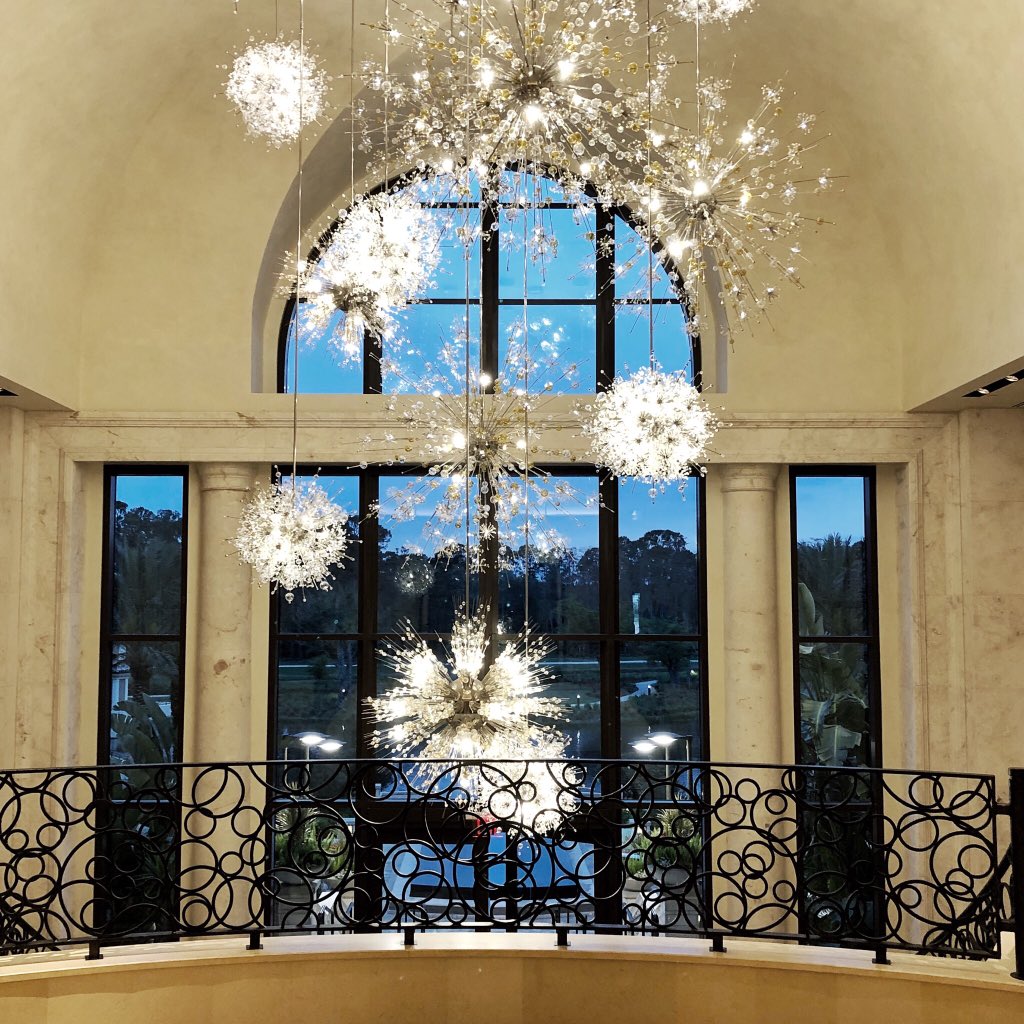 jaxwriteswords's tweet photo. A Disney vacay that makes both kiddos &amp; grown-ups smile? It’s at the @FSOrlando, where a heated 5-acre water park compliments rooftop views of fireworks, a gratis kids club, warmers at the pool front restaurant and a killer gin and cava cocktail. Pet-friendly, to boot. #vacation https://t.co/OtAoihdK98
