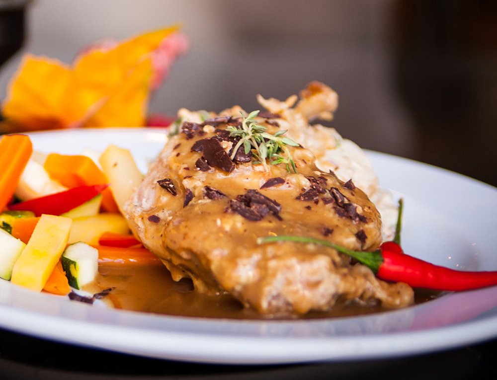 BAY_OF_QUINTE's tweet photo. Day 13 of @quintelicious and San Souci focuses on in-house ingenuity that sets it apart as not only a favourite local catering company, but a top choice cafe and special occasion centre as well. https://t.co/rl5aa0xsFP #quintelicious #BayofQuinte #getoutandeat https://t.co/W7cRDm7mTj
