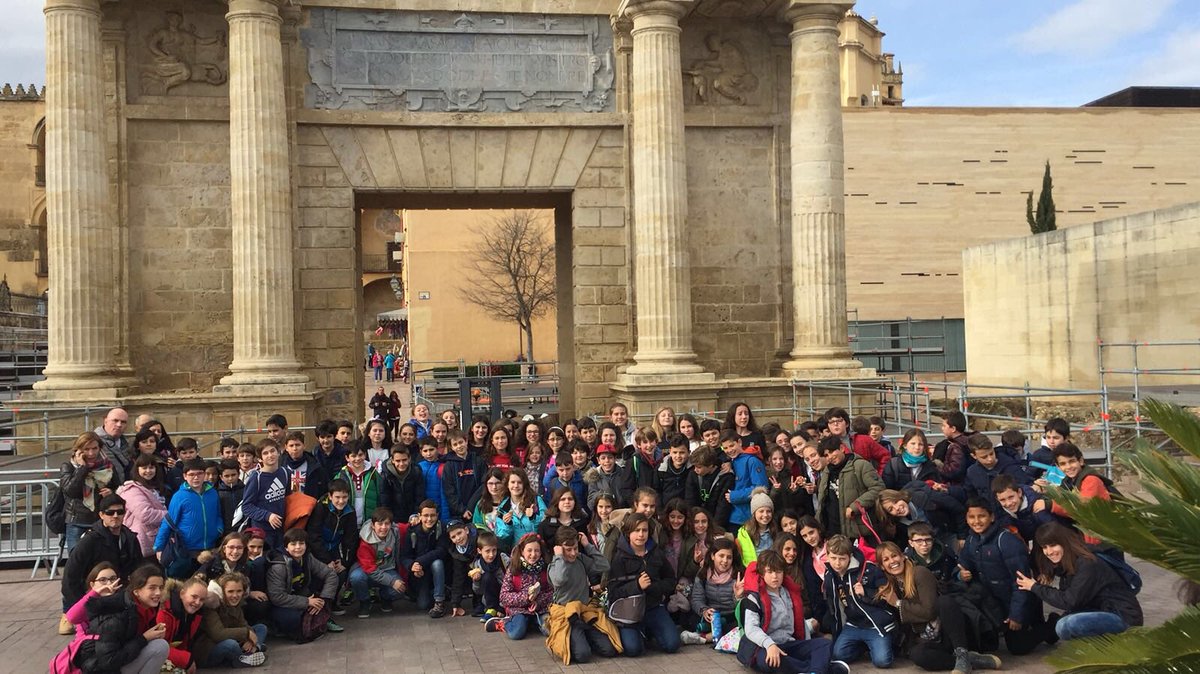 SMHispanidad's tweet photo. Nuestros alumnos de 3º 4º 5º y 6º Primaria visitan y disfrutan con normalidad de la mezquita de Córdoba. https://t.co/nqCoaaVrJ0