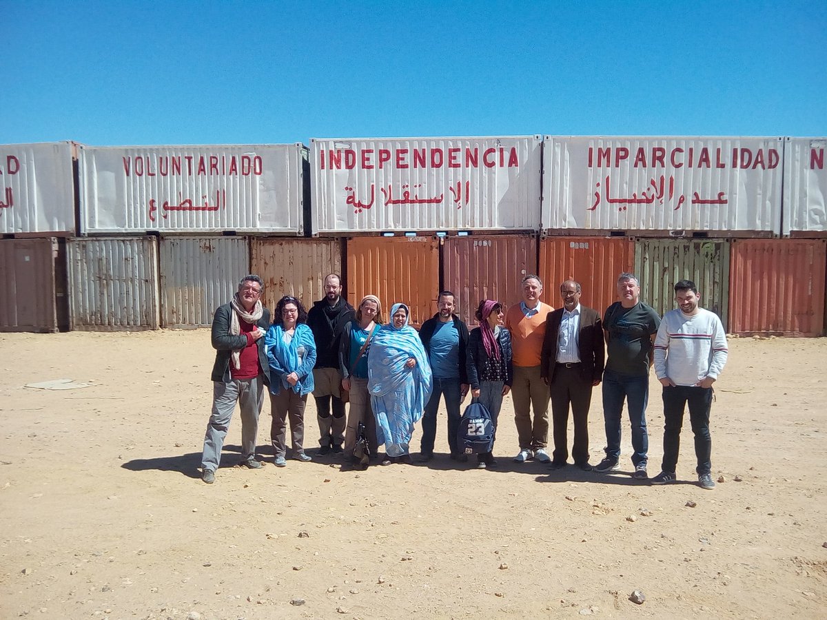 Rasd_TVOficial's tweet photo. Diputados del @Congreso_Es 🇪🇸 y miembros del intergrupo de apoyo al pueblo #saharaui 🇪🇭 visitan la @MLRSaharaui para ver de cerca como se gestiona la ayuda humanitaria que llega a los refugiados #saharauis 
#viajealaRASD https://t.co/UDIJvo3yAr