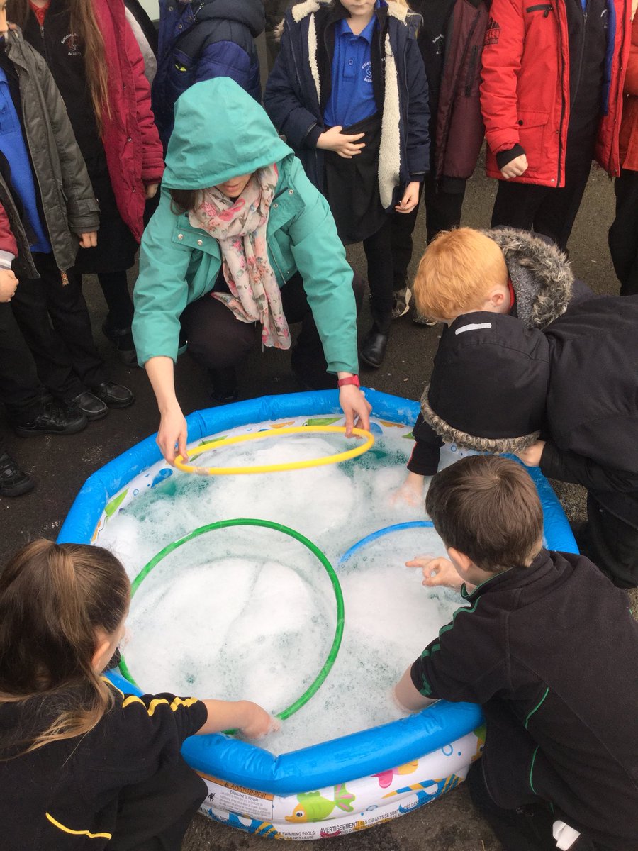 MrsUnderwood8's tweet photo. Y2 had so much fun creating giant bubbles for #BritishScienceWeek2018 this morning! 👩🏼‍🔬👨🏽‍🔬 #scienceweek #fun #welovelearning @MrsONeillKBA @DinoDiSalvo @KBAScience @MissBarnes_KBA @MrAMoody @MrPateKBA @KBuccleuchA https://t.co/85lxsvealy