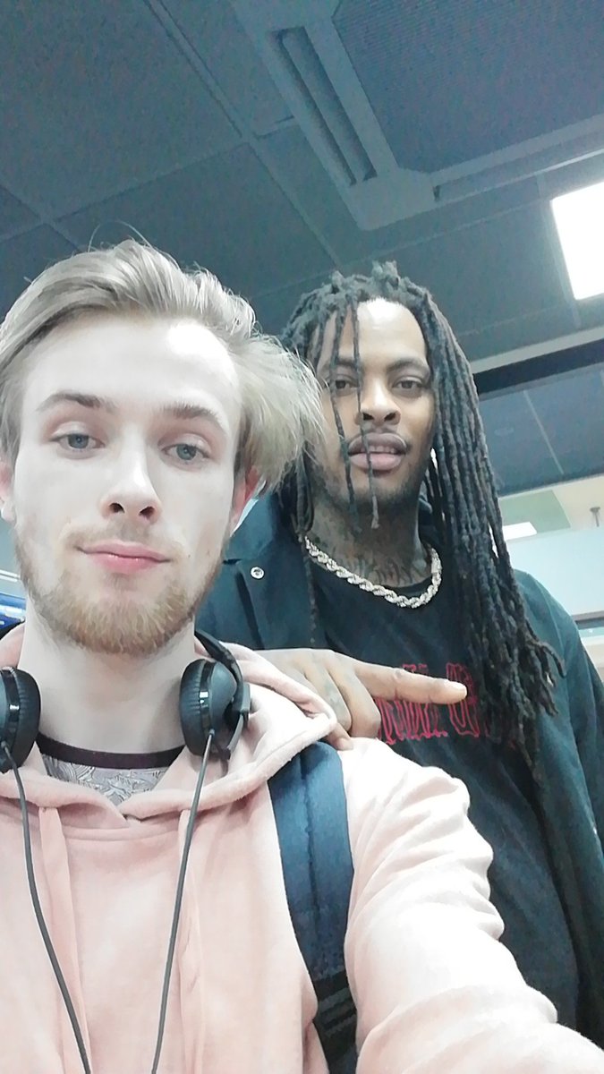 LukeBolger3's tweet photo. #rap #GameStop #wakaflocka 
"Sorry dude, do you mind if I get a selfie?"
Buzzed to have met Waka Flocka today. Surreal experience. 😂🤙 https://t.co/Tg1UBzsFB6