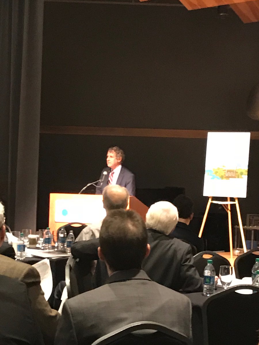 AAMOhio's tweet photo. #AmericaManufacturing Senator Sherrod Brown keynote speaker at the Manufacturing a Better Paying - Ohio summit in Cleveland Ohio #HighWageAmerica. https://t.co/Mm2yIxr9TX