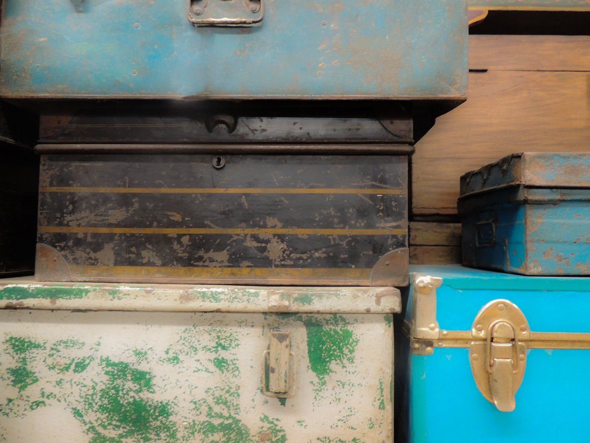 IndusDesignI's tweet image. Vintage styled suitcases #suitcases #trunks #vintage #rustic #unique #oneofakind #decor #homedecor #interiordesign #design #arizona #tempe #phoenix #shoplocal