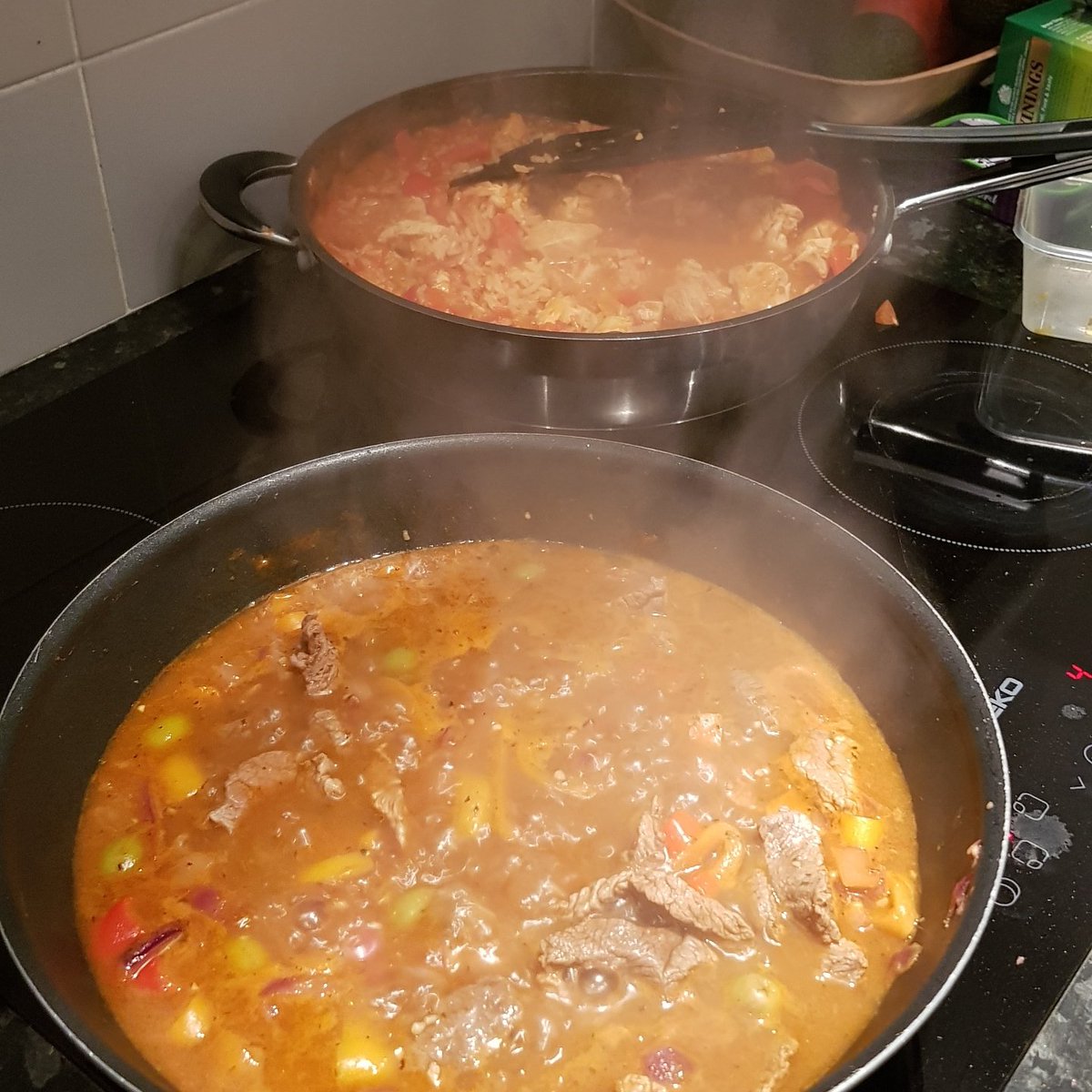 Duffy81's tweet image. Beef and Apricot tagine and Cajun Chicken Jambalaya. Safe to say lunch is going to be a wee bit more exotic this week! #FoodPrepMondays #FoodforFitness #highproteinhandbook