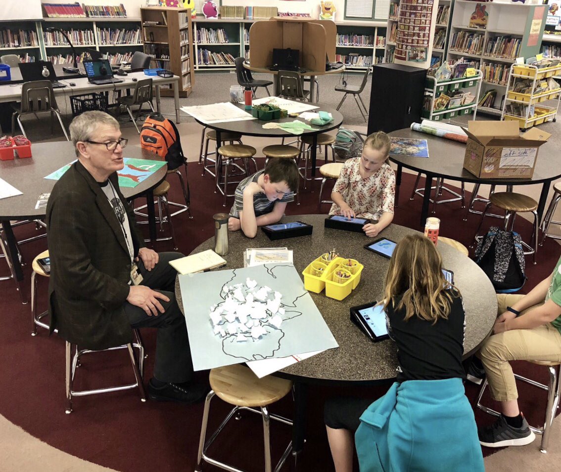 ErichaAnderson's tweet photo. After school Pangea club collaborating with Google slides to prepare for their presentation. #Harneylearning https://t.co/IzPNVlLrQZ