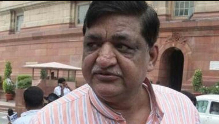 Amolkumar93's tweet photo. जिसने बाप बदलना था बदल दिया, वो जानता है कि उसके दो बाप है - 
✓सारे ब्राम्हणवादी एक है 
✓Rss कांग्रेस बीजेपी same है
@HardikPatel_ @BJP4India @INCIndia @PawarSpeaks @RSSorg @SoniyaGandhi10 @cbawankule @NationalDastak @WithPGV @jigneshmevani80 @DalitCamera @sanjivbhatt https://t.co/VcSN08rijP