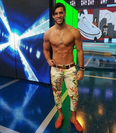encuestasdeeeg's tweet photo. “EL REY DEL VERANO” El más votado pasa a la siguiente ronda:
RT → @PatoParodiC 
FAV → @AustinPalao https://t.co/PKEyGisfCi