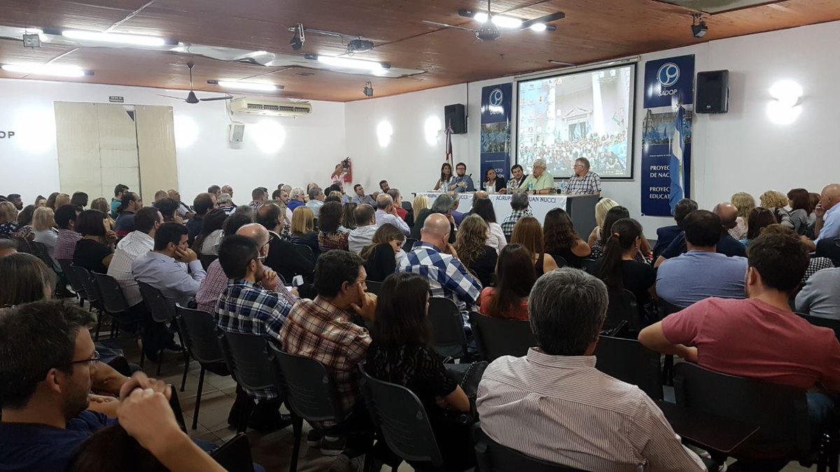MovSindicalRos's tweet photo. Homenaje al compañero Juan Nucci del Sindicato de Trabajadores Judiciales de Santa Fe
#MSRPresente 
JUAN NUCCI PRESENTE✌✌✌ https://t.co/3X0YievNzW