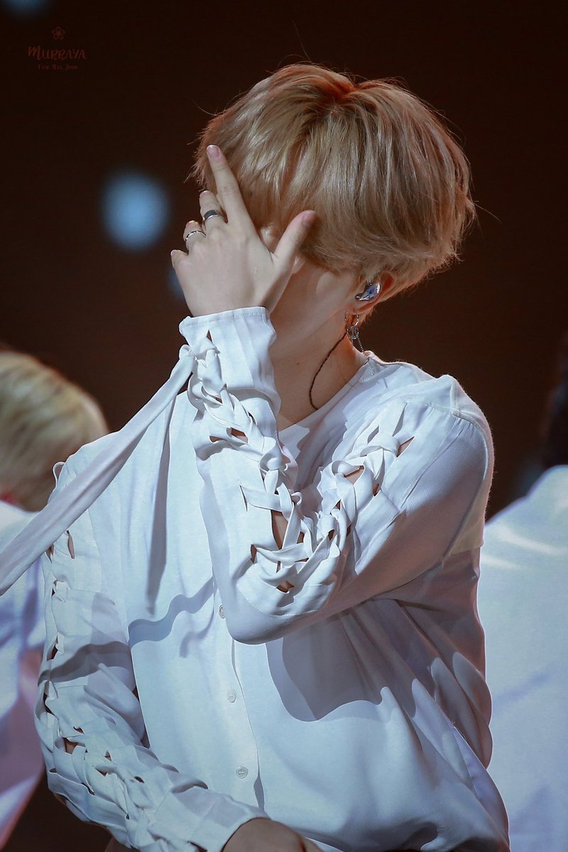 Whether soft or sharp choreography, Jimin’s technique never leaves him, as evidenced by his hands alone. #JIMIN  @BTS_twt