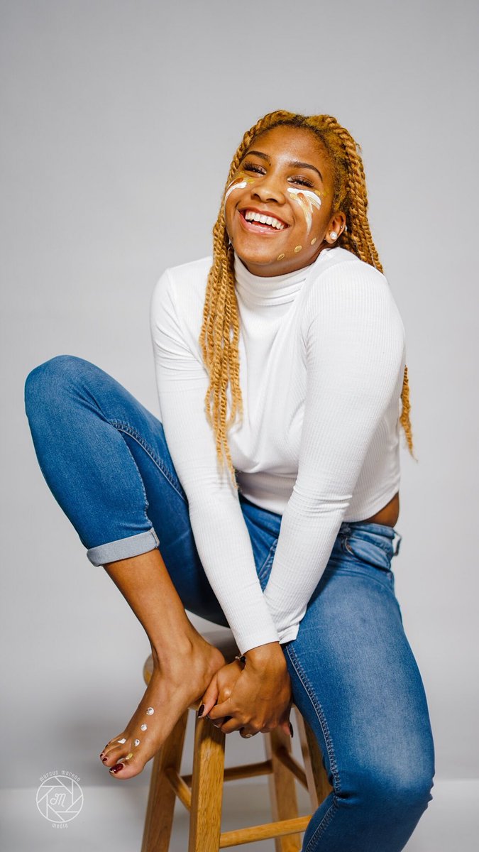 MarymountPIM's tweet photo. What did model Carmiya paint for us in 30 seconds? Watch her #modelmusemonday video live on our Facebook to find out ✨🖌 #PIM2018 #Perspective #PortfolioinMotion
⬇️ check out Carmyia’s video below!
https://t.co/LSGEw84dLx https://t.co/JB8DhwDwoe