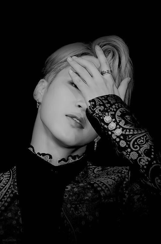 Jimin’s hands are not only adorable, but often show proper ballet form and grace! In ballet, index fingers should be extended, middle fingers down and thumbs tucked under. #JIMIN  @BTS_twt