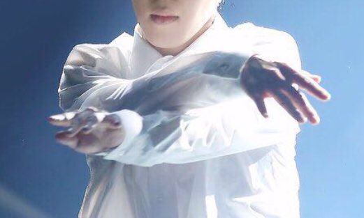 Here Jimin exhibits proper ballet hands. Did you realize Jimin’s grace literally extends to his fingertips?photo cr. Jimson Weed #JIMIN  @BTS_twt