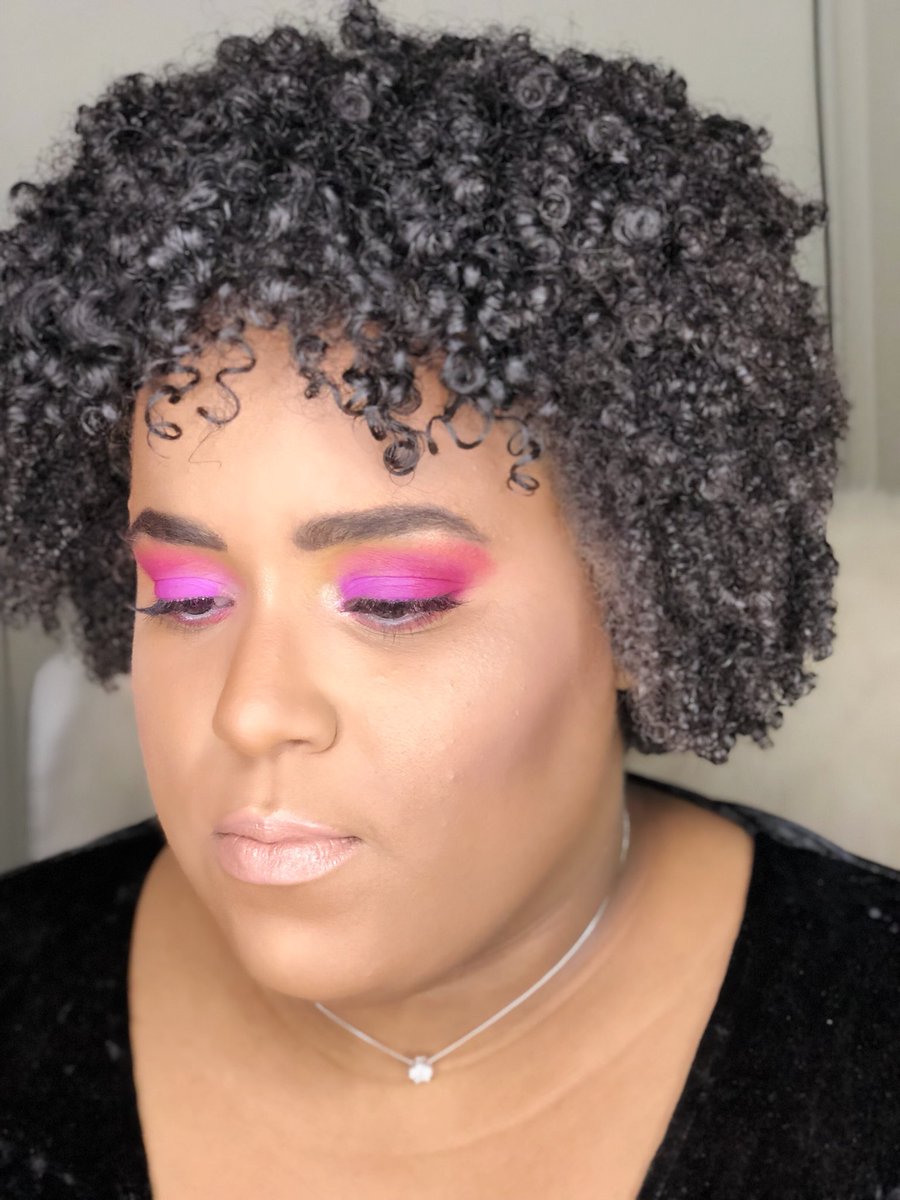 NatibelMakeupA's tweet photo. 🚨@hudabeauty #electricobsessions review🚨video va a estar disponible hoy en la noche en mi canal de YouTube
.
.
#makeup #makeupartist #makeupaddict #makeupjunkie #makeupforever #makeuplover #estrellasdelmaquillaje #hudabeauty https://t.co/UjTRsqY1bS