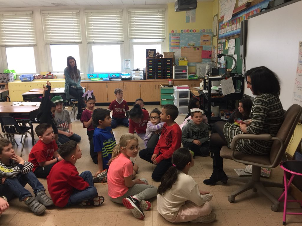 OSchoolsPR's tweet photo. The students @OaksSchool3 were an enthusiastic audience on #GuestReaderDay https://t.co/K9SbPEWk0l