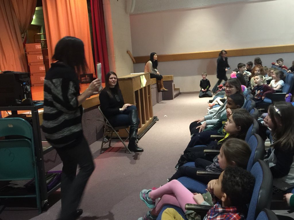 OSchoolsPR's tweet photo. The students @OaksSchool3 were an enthusiastic audience on #GuestReaderDay https://t.co/K9SbPEWk0l
