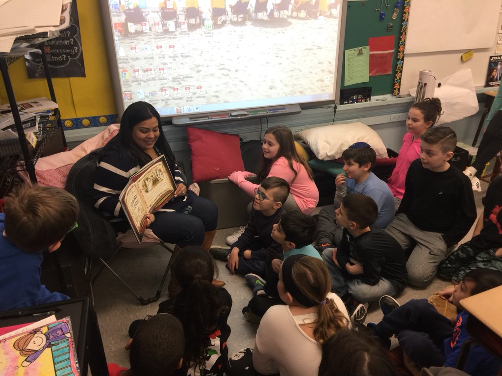 OSchoolsPR's tweet photo. The students @OaksSchool3 were an enthusiastic audience on #GuestReaderDay https://t.co/K9SbPEWk0l