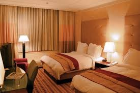 meet_kenya's tweet photo. #Hotel news: In 2017, the average daily rate (ADR) in #Nairobi fell by 8.4%. https://t.co/QfutUDX45P. https://t.co/SwhFDtV9pM