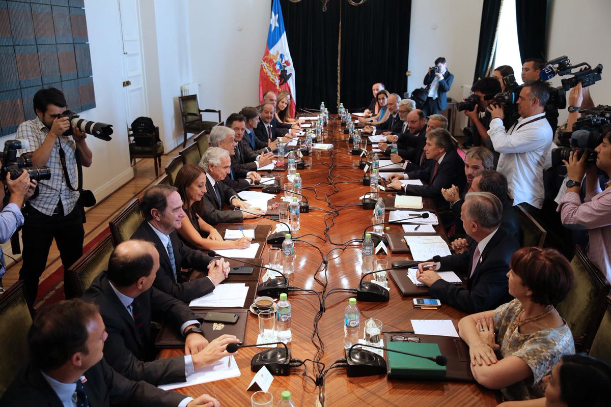 Ministerio del Interior (@min_interior) on Twitter photo Presidente <a href="/SebastianPinera/">Sebastian Piñera</a> encabeza primer Consejo de Gabinete Ministerial #ChileLoHacemosTodos Presidente <a href="/SebastianPinera/">Sebastian Piñera</a> encabeza primer Consejo de Gabinete Ministerial #ChileLoHacemosTodos