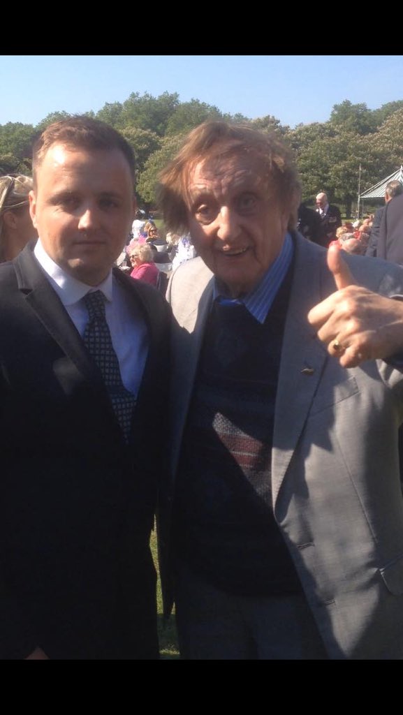 mattyopie's tweet photo. RIP. Pleasure to have met such a great comedian. #KenDoddRIP #buckingham palace https://t.co/qpALxWde55