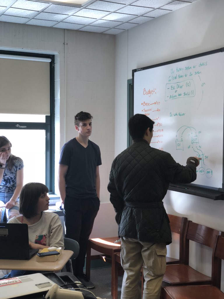 SciEdInnovator's tweet photo. Physics Ss #collaborate with mentors from @ChoitekUSA &amp; @cmuetc on their Sea Air Land Challenge builds. Problem solving electrical systems &amp; compatibility #communitypartnership #robotics #STEAM #pzqvsd https://t.co/YhX7GRplTE