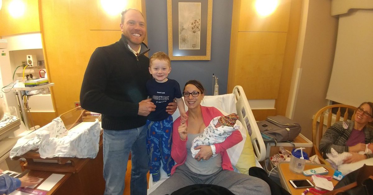 CBSBigBrother's tweet image. A HUGE congratulations to #BBJason on the birth of his daughter! 👶 Take a look: bit.ly/2Gj0tYR