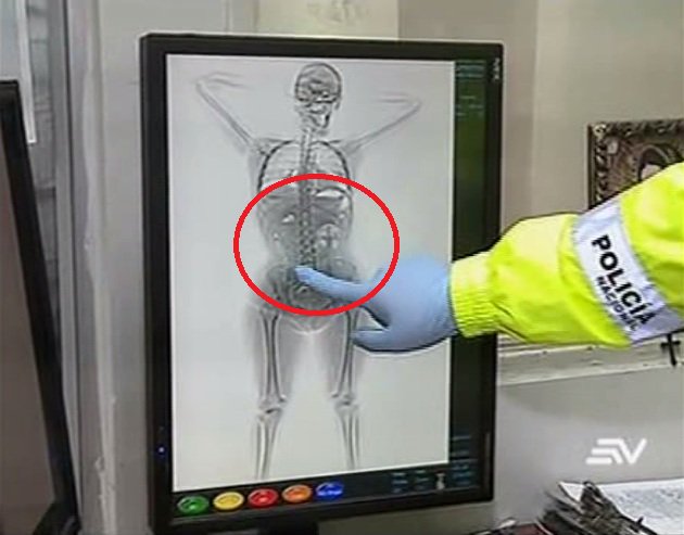 EcuavisaInforma's tweet image. Desarticulan una banda que enviaba #droga #Ecuador al exterior bajo la modalidad de #mulas ¡EL VIDEO AQUÍ!  ➡️ bit.ly/2FtB55D