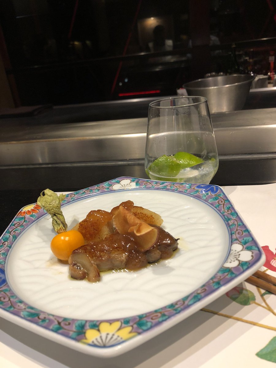 Archiduchess's tweet photo. Fois gras poêlé pour madame ce soir #Benkay https://t.co/zWflFNY1Dp