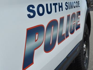 Driver tells police he ended up in #Innisfil farmer's field after following dog simcoe.com/news-story/832… https://t.co/BD9P7Cafe6