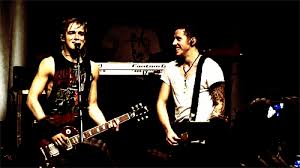 McFlys_Smile's tweet photo. Find someone who looks at you the way danny looks at tom #flones #HappyBirthdayDannyJones https://t.co/qaMNeNSxMX