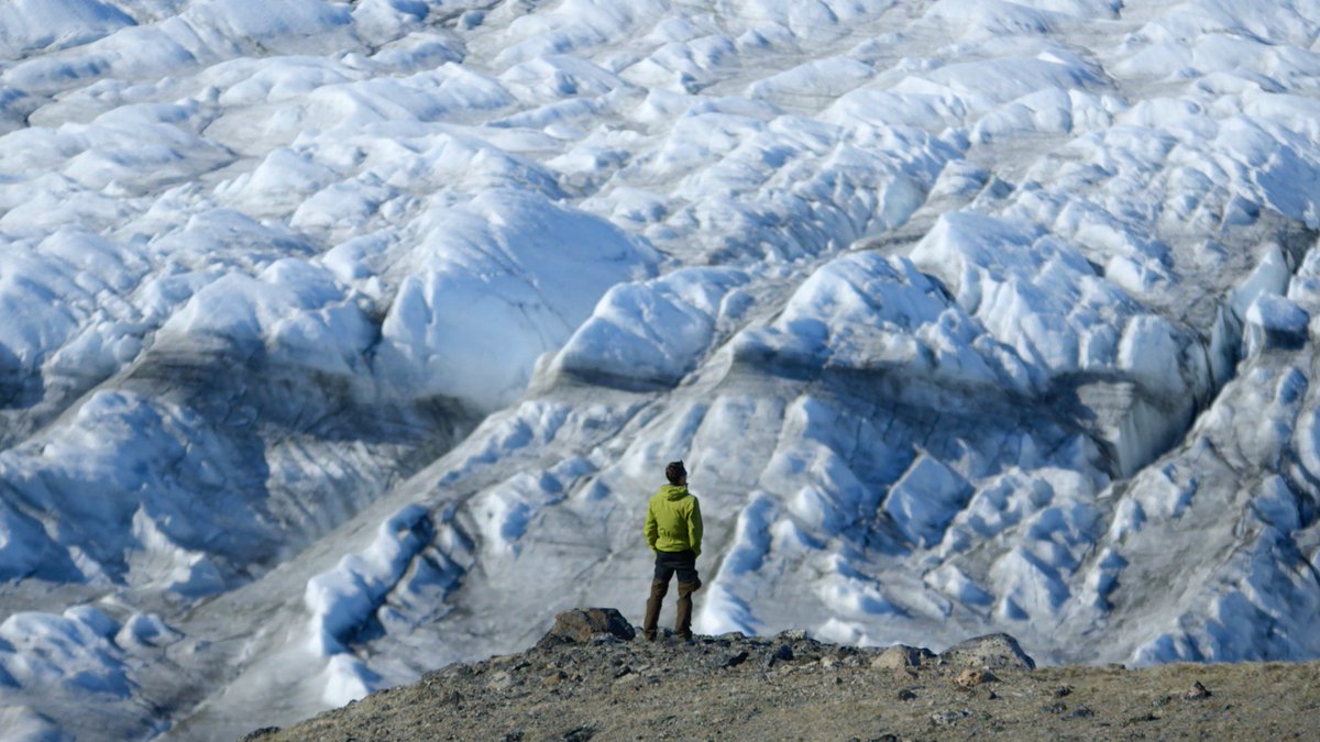 Cmdr_Hadfield's tweet image. The zoom-in shot at 7:00 minutes is so cool. Worth watching: vimeo.com/258993236   @tothepoles