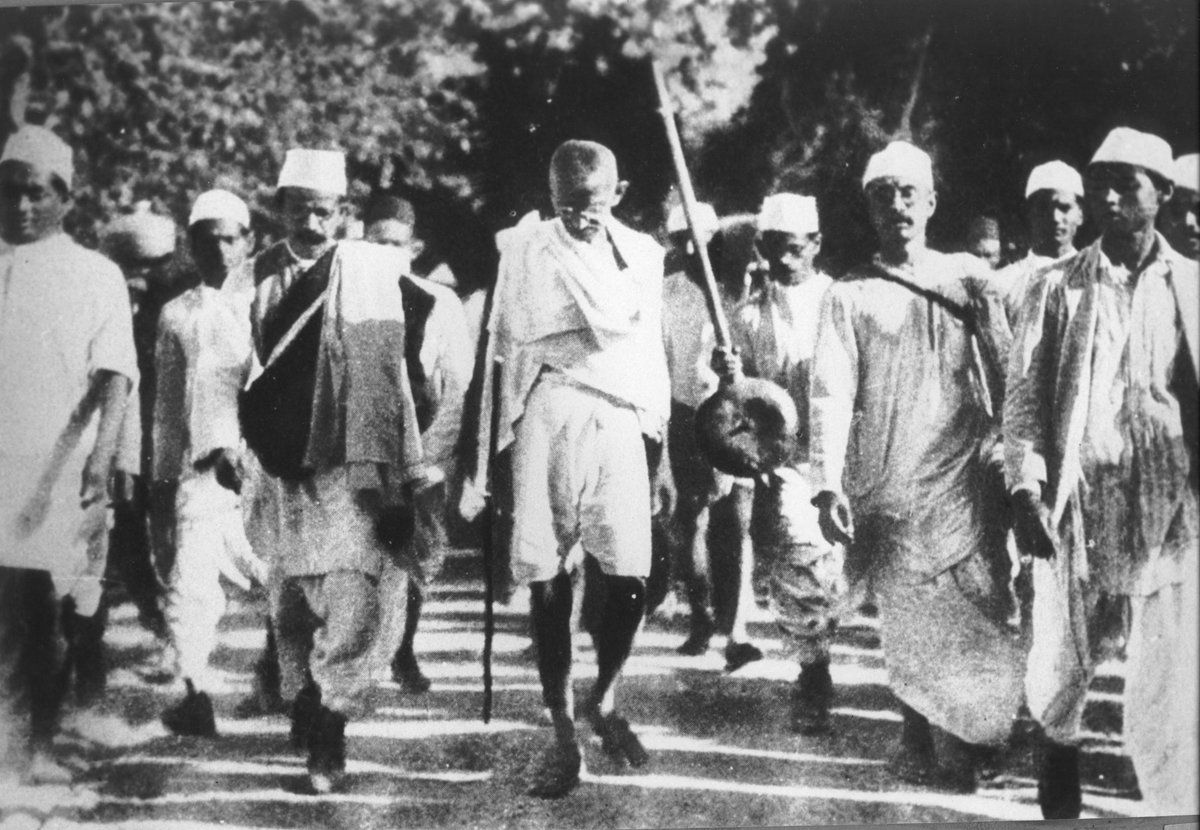 TheHistoryPress's tweet photo. #Gandhi began a campaign of peaceful civil disobedience against British rule in #India #OTD 1930 with the Salt March https://t.co/3k9uR7E25x
