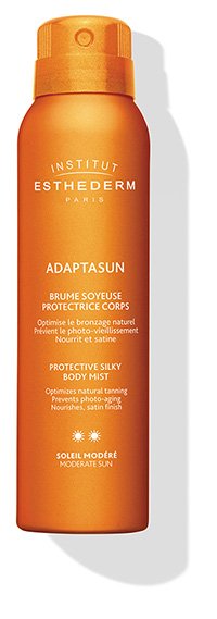 Esta mañana hemos estado de formación solar con Institut Esthederm 
Como novedad este año tendremos la Bruma solar corporal piel sedosa.Protector solar resistente al agua que puede aplicarse, sin necesidad de extenderse, sobre la piel mojada.IDEAL PARA DEPORTES AL AIRE LIBRE