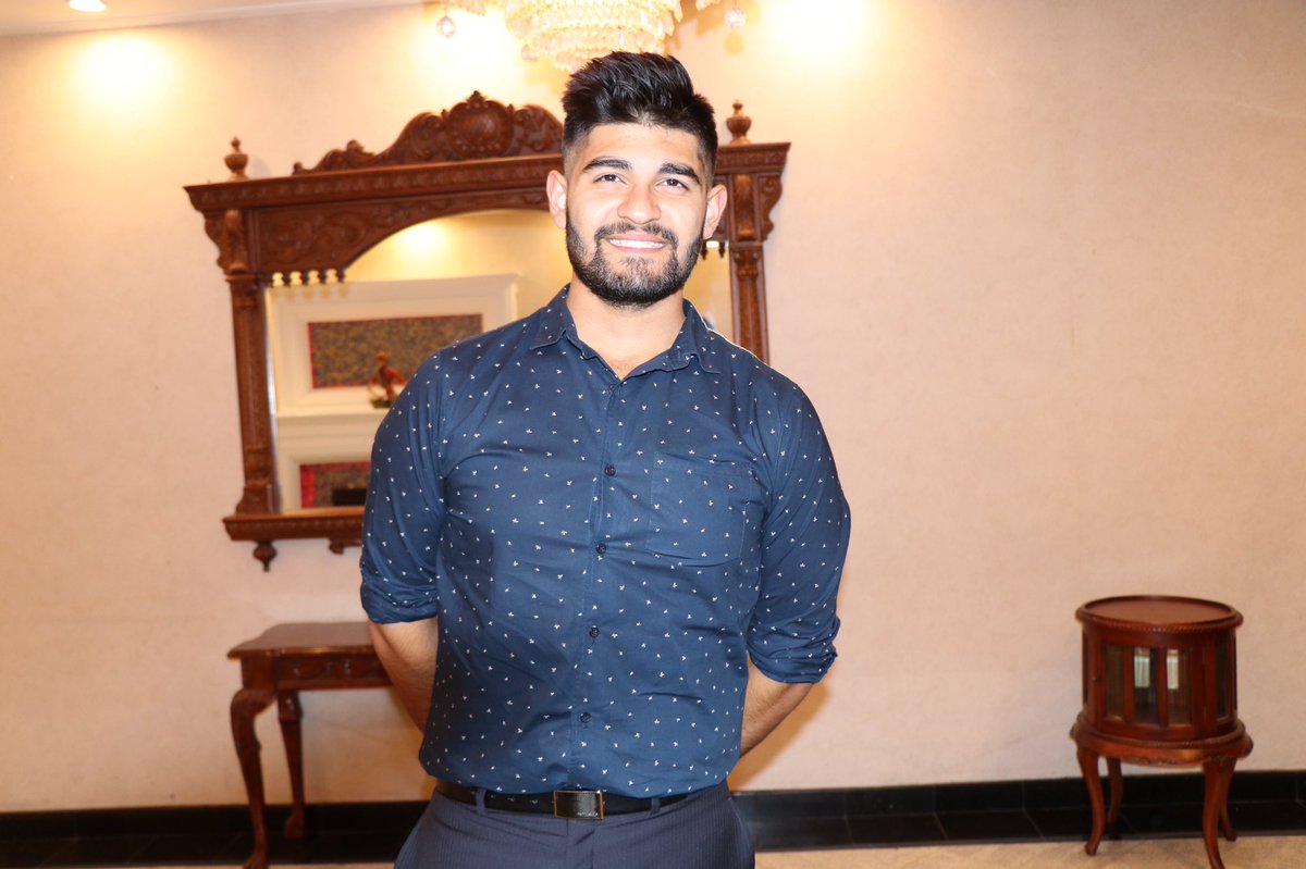 thesiduction's tweet photo. #FinePeopleFromIndia *sees hashtag* *drops everything and posts first pics he can find* https://t.co/YrL5Wq5h2f