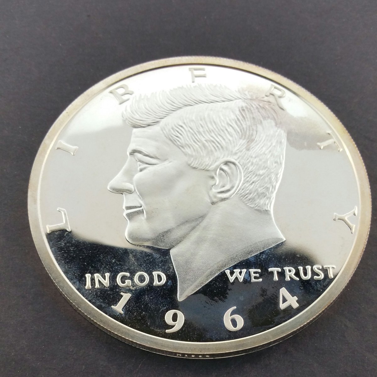 HoustonCoins's tweet image. John F. Kennedy Giant Troy Half-Pound Silver Proof. #silver #silverbullion #silverproof #kennedy