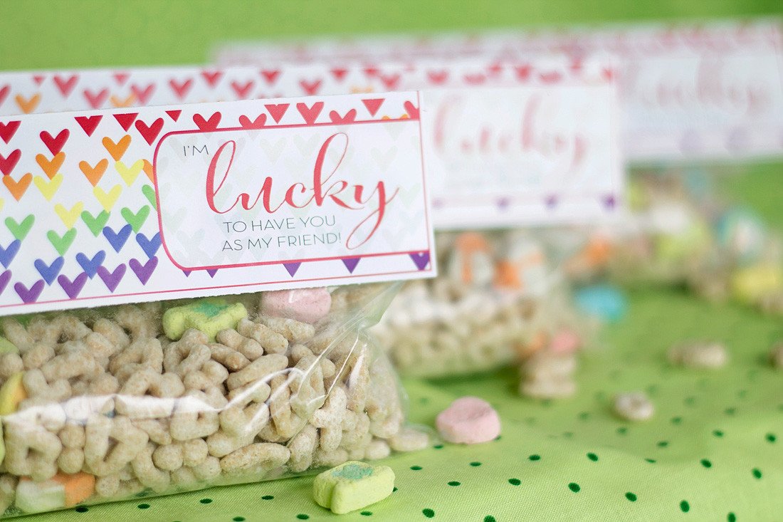 WhoArtedBlog's tweet photo. Treat your little ones to some St. Patrick's Day themed snacks this week! These (FREE!) "Lucky" tags are perfect for a baggie of Lucky Charms! https://t.co/TPAsqlsdsm #luckycharms #stpatricksday https://t.co/UiGe4llThH