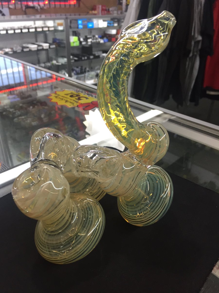 doobie_shop's tweet photo. One more lil triple chamber for ya! Come get it before it’s gone!
#triplechamber #bubbler #cheapglass #glassdeals #stoner #stoners #marijuana #potsmokersofinstagram #potsmokersofamerica #colorado #brightoncolorado #coloradosmokeshop #coloradostoners #doobiessmokeshop https://t.co/Kzpuo3DN4H