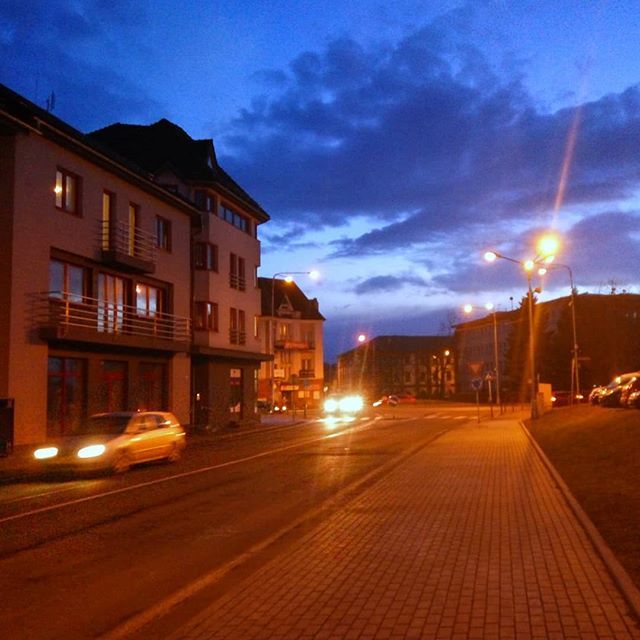dzarka's tweet photo. Frýdecký podvečer.
Evening in Frýdek.
#frydekmistek #frydek #slezsko #silesia #cestouzprace #cestoudomu #cestounaautobus #onmywayfromwork #onmywayhome #onmywaytothebus #loves_czech #igerscz #igerssilesia #eveningphoto #loves_hdr #mobilehdr #soumrak #podv… https://t.co/1qX4Gdl3Ks https://t.co/Elkj8OJ46a