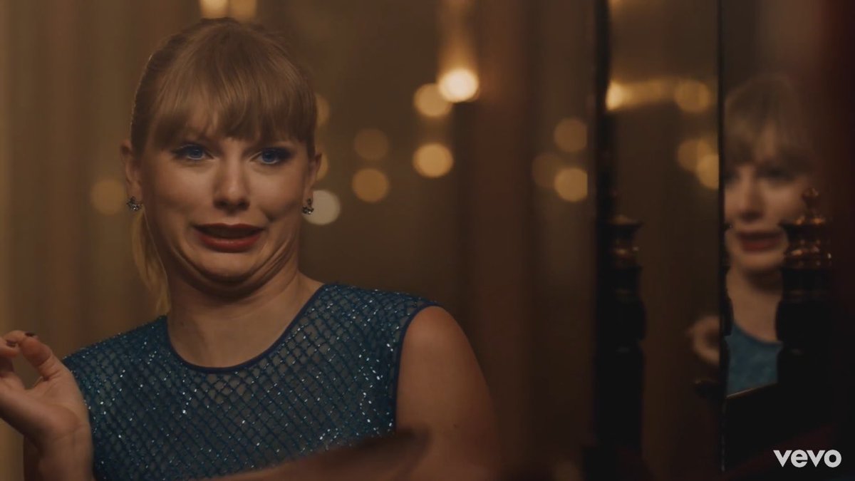 dontcallmeravi's tweet photo. When you see someone more beautiful than you. #DelicateMusicVideo #TaylorMustLikeMeForMe #TaylorSwiftDelicate https://t.co/h00xhhDHmZ
