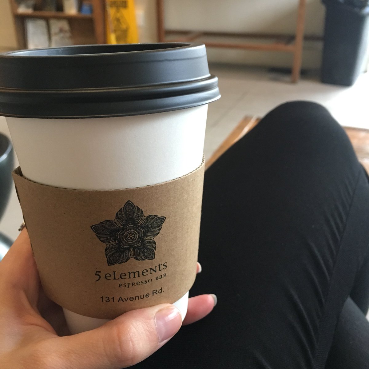 MarinighPR's tweet image. Killing time between meetings and found this cute coffee shop that has an amazing chai latte 😍 #PerfectMonday