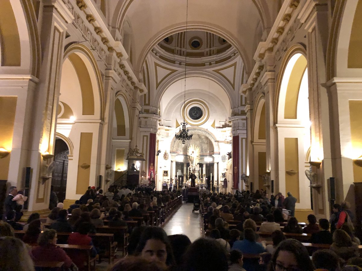 Via Crucis <a href="/JNazarenoArahal/">J. Nazareno Arahal</a>. Se ha tenido que celebrar dentro de la Parroquia Santa María Magdalena a causa de la lluvia. El templo lleno de público y parte de los componentes de la <a href="/nazarenoarahal/">𝓝𝓪𝔃𝓪𝓻𝓮𝓷𝓸 𝓭𝓮 𝓐𝓻𝓪𝓱𝓪𝓵</a>