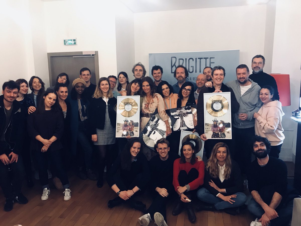 brigittetheband's tweet photo. Nues disque d’or, A Bouche Que Veux-Tu double disque de platine... un immense merci à vous et à notre équipe de rêve ! 💋💋
#BrigitteNues #ABQVT
@columbia_fr @SonyMusicFr #FarProd https://t.co/K3uGh4gewZ