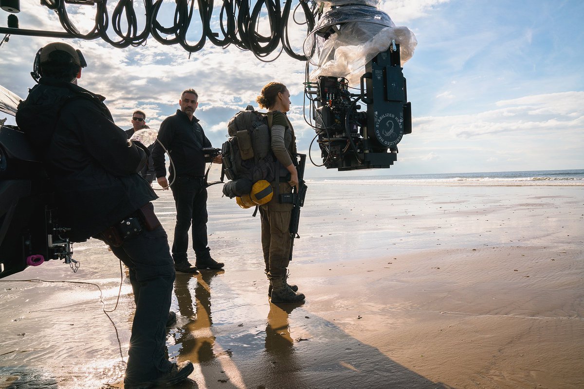 AmericanCine's tweet photo. In @AnnihilationMov, Rob Hardy, BSC mixes digital cameras and lenses to help frame a biologist’s unsettling, otherworldly experience in Alex Garland’s surreal sci-fi thriller: https://t.co/MIUpDKIER3 @RED_Cinema @Panavision @SonyF65 https://t.co/xjELc6AKLY