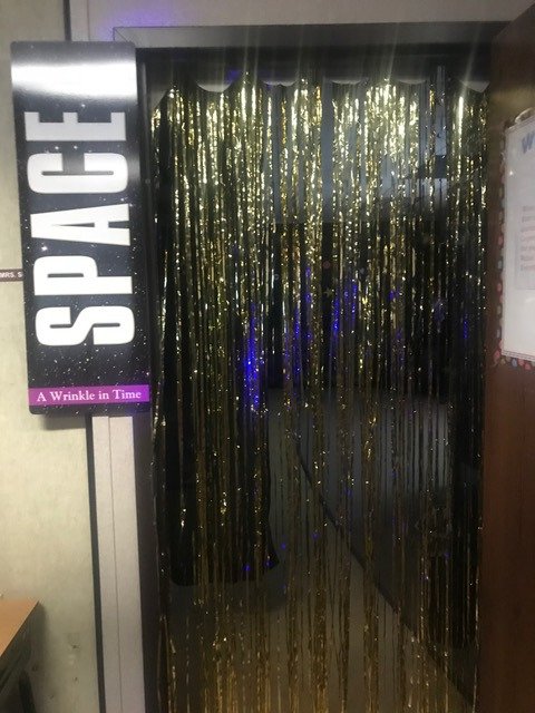 johnstrangelem's tweet photo. @johnstrangelem 4th grade teachers went above and beyond! Decorating their entire pod as locations from 'A Wrinkle in Time'. The kids have enjoyed the book study and are off to see the movie tomorrow! @msdwt https://t.co/4Y3s9vRZpg