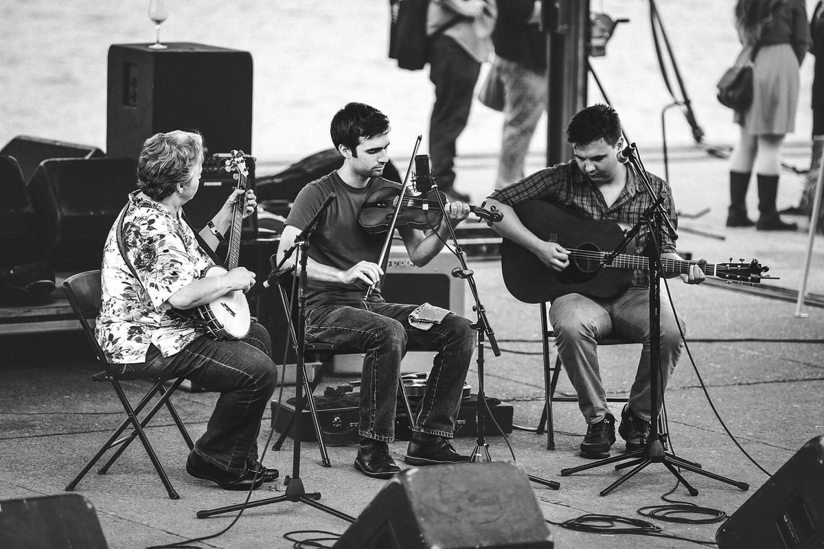 DaveTrippinWV's tweet image. The St. Patrick's Day shenanigans in @DowntownHWV and @huntingtoncity are starting to take shape. Everyone really is Irish for the day. Even @BAHNHOFWV reeling in @ModockRounders to get jiggy with it herald-dispatch.com/_recent_news/v… #StPatricksDay