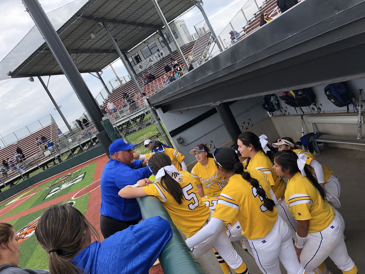 EAV1977's tweet photo. Lady Trojans take a 9-8 victory vs San Marcos Lady Rattlers. #Victory#TrueGrit @DrSandraClement @CoachMCantu https://t.co/R0cFMEdQcR