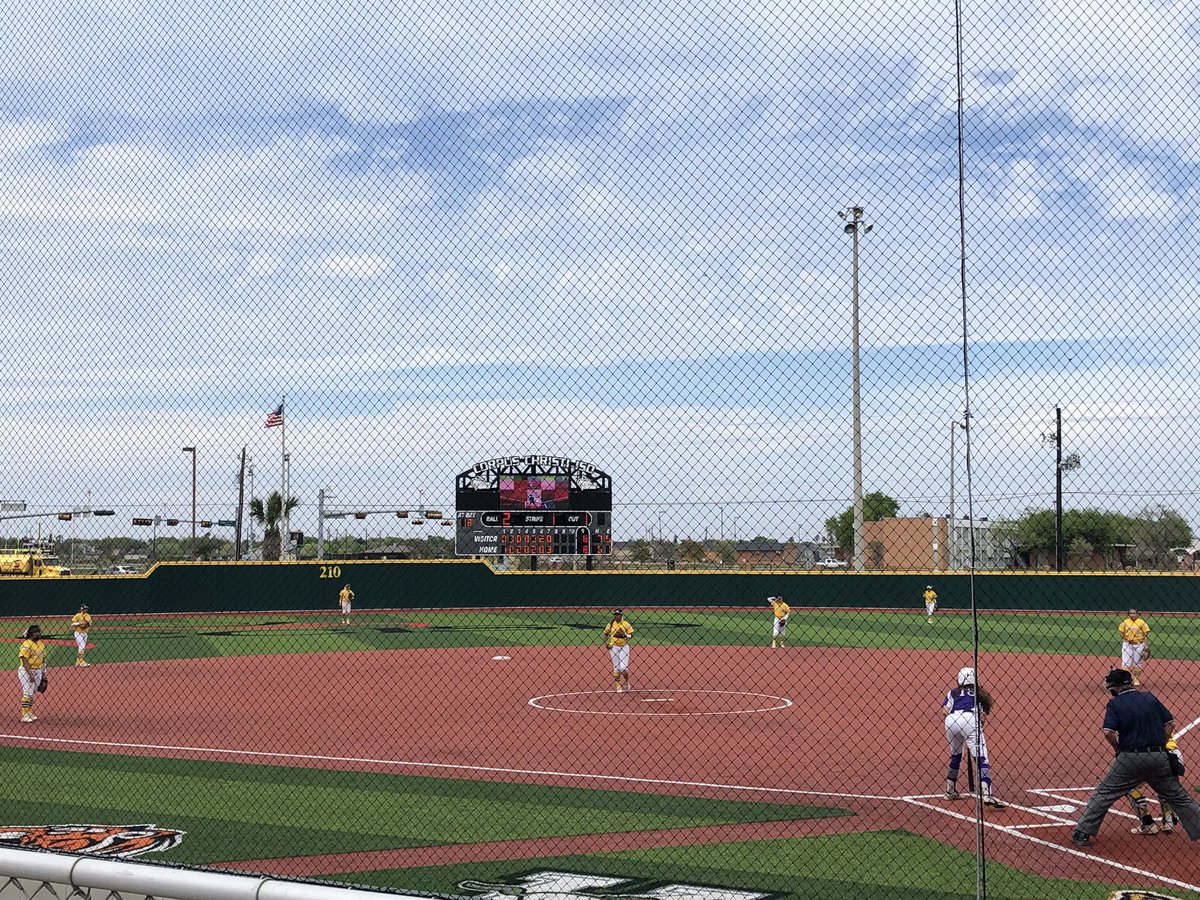 EAV1977's tweet photo. Lady Trojans take a 9-8 victory vs San Marcos Lady Rattlers. #Victory#TrueGrit @DrSandraClement @CoachMCantu https://t.co/R0cFMEdQcR