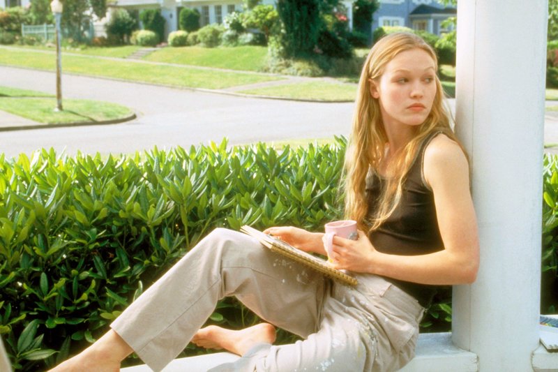 EWFlashback's tweet image. The Stratford sisters' beautiful house from #10ThingsIHateAboutYou is for sale, and we don't hate it, not even close, not even a little bit, not even at all: ew.com/movies/2018/03…
