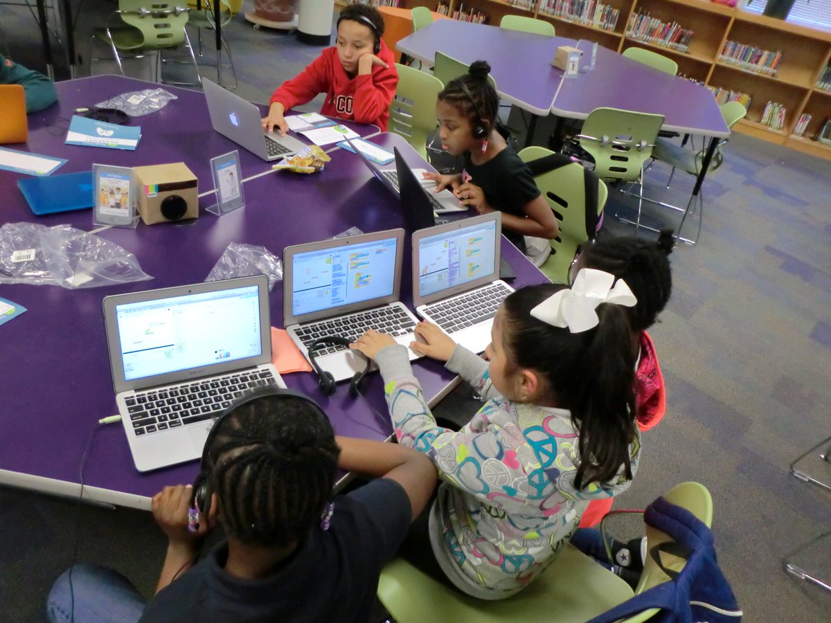 CampbellES_FCS's tweet photo. For the last four weeks, several students participated in coding club! They had fun and learned block coding. #buildingthefuture #GoogleFirst https://t.co/Cf3WIn1ID3